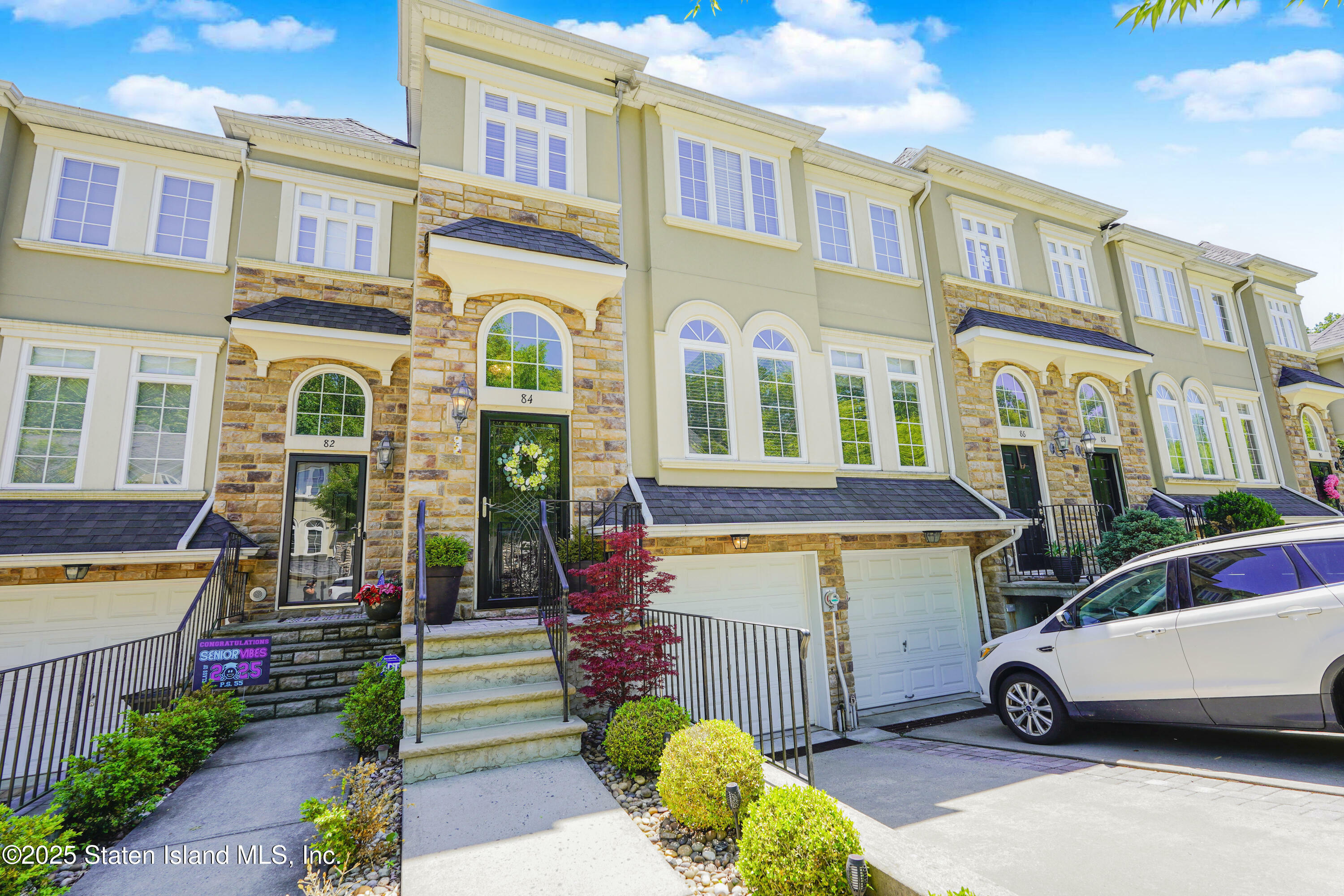 84 Presentation Circle  Staten Island NY 10312 photo
