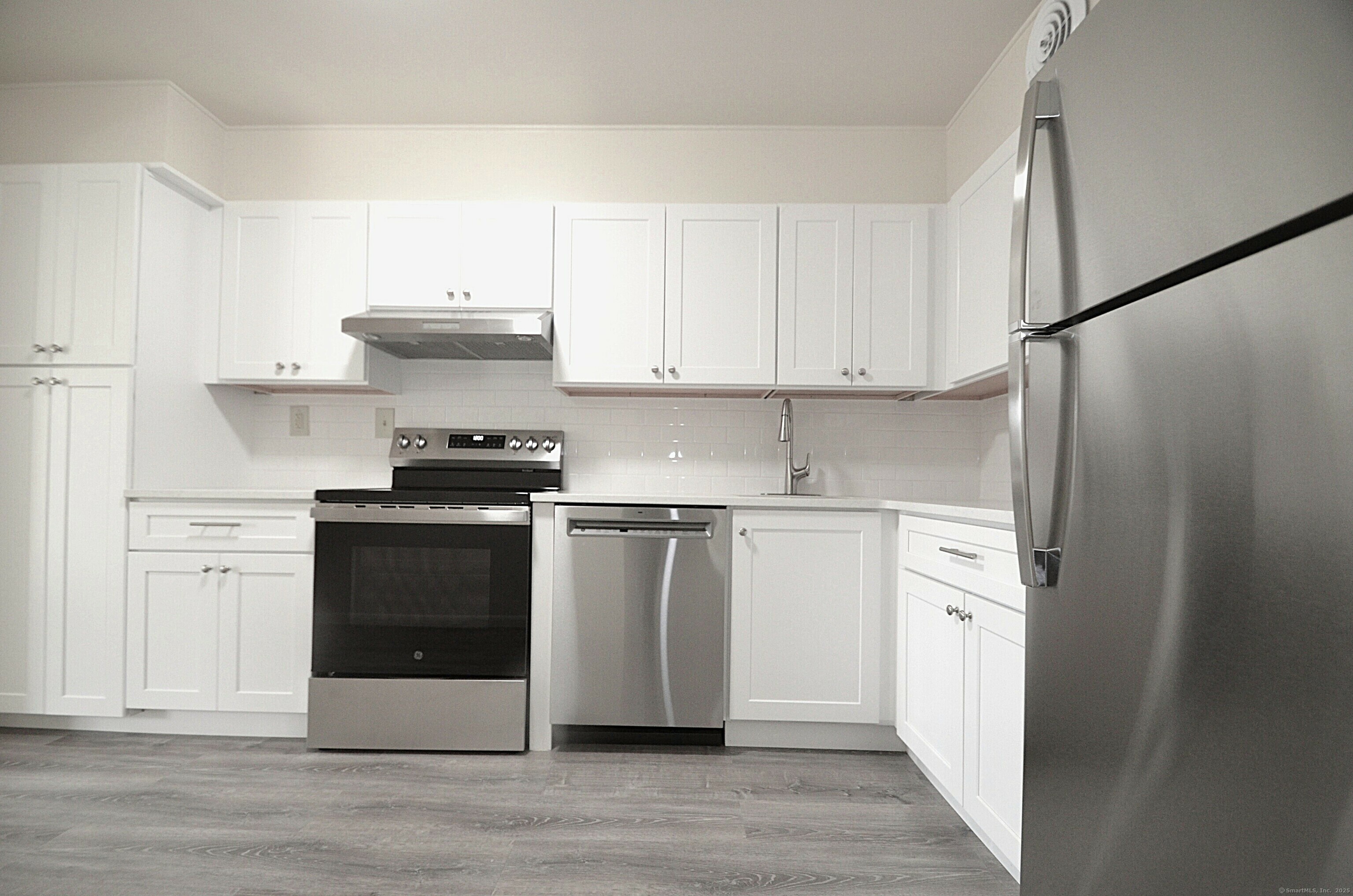 Property Photo: 3900 Park Avenue 5B CT 06604