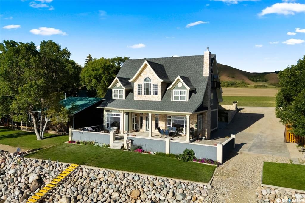 Property Photo: 307A Currie Avenue SK S0A 3Y0