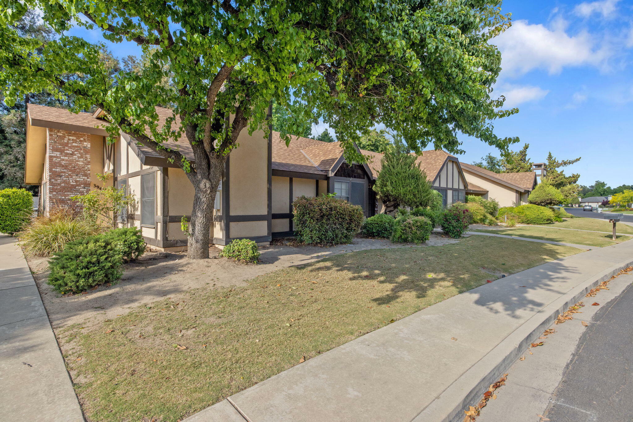Property Photo:  3940 W Hillsdale Court  CA 93291 