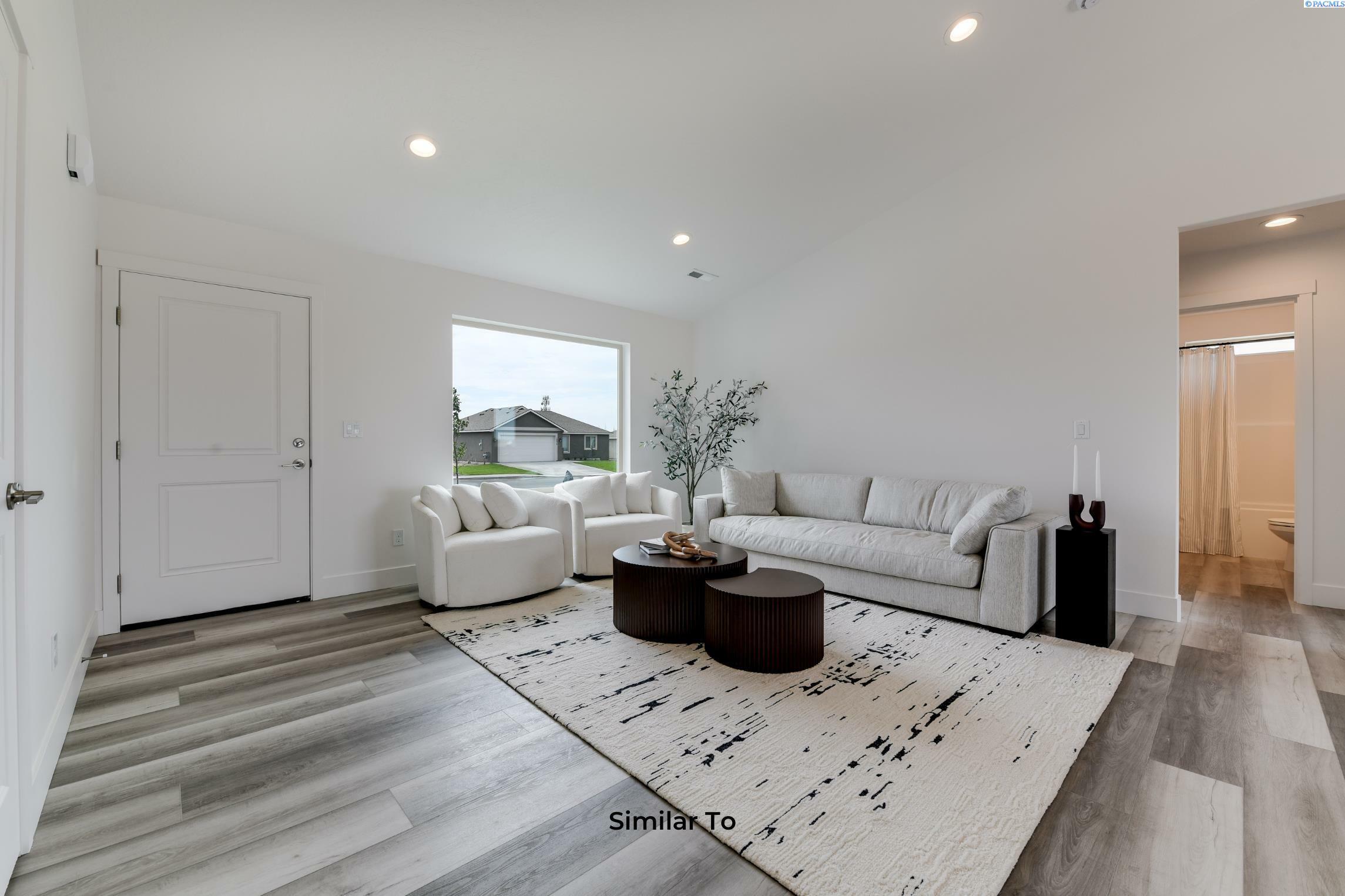 Property Photo: 10518 Lake Dr WA 99301