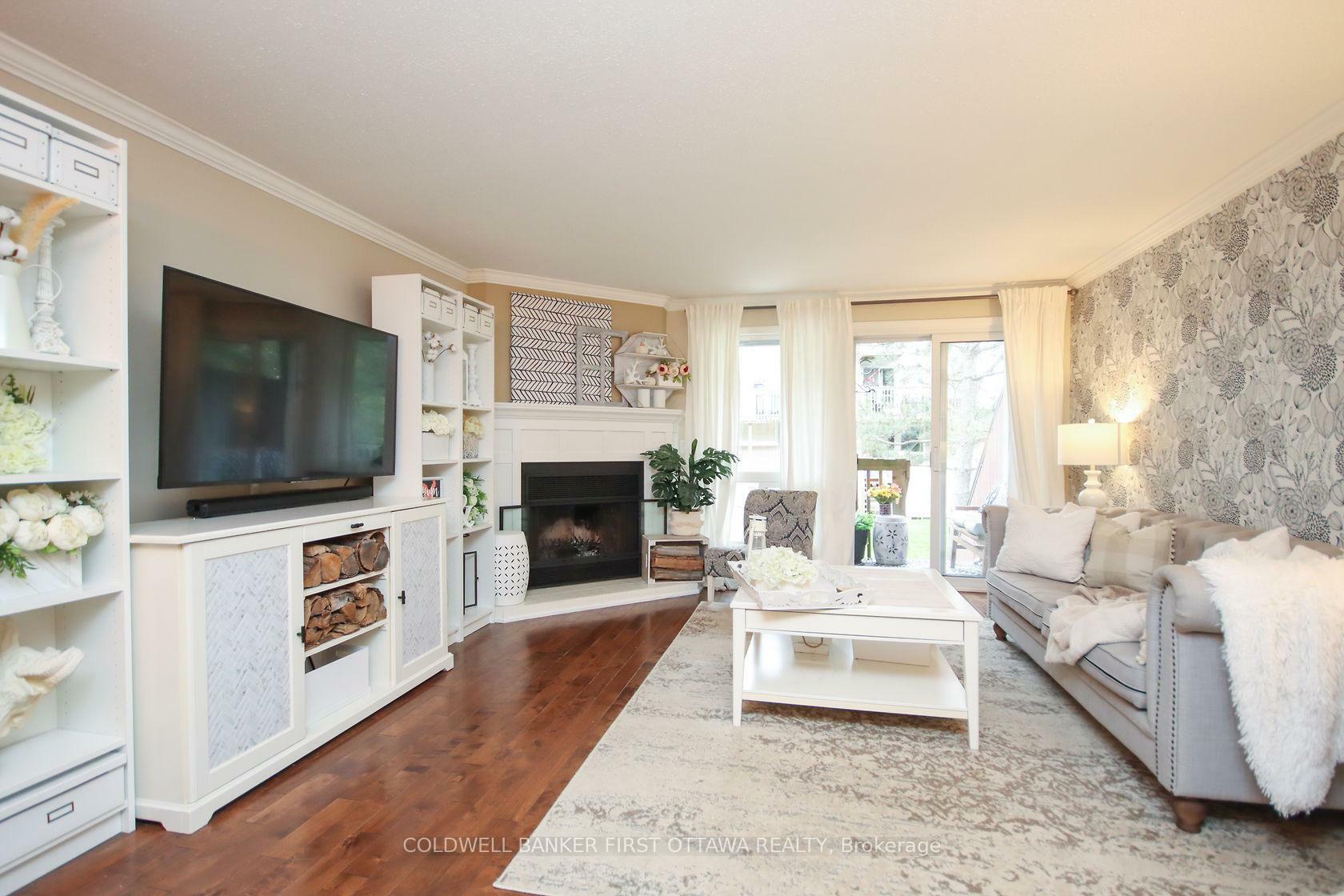 Photo de la propriété: 6702 Jeanne D'Arc Boulevard A ON K1C 6E9