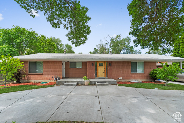 Property Photo: 4936 S Holladay Blvd S UT 84117