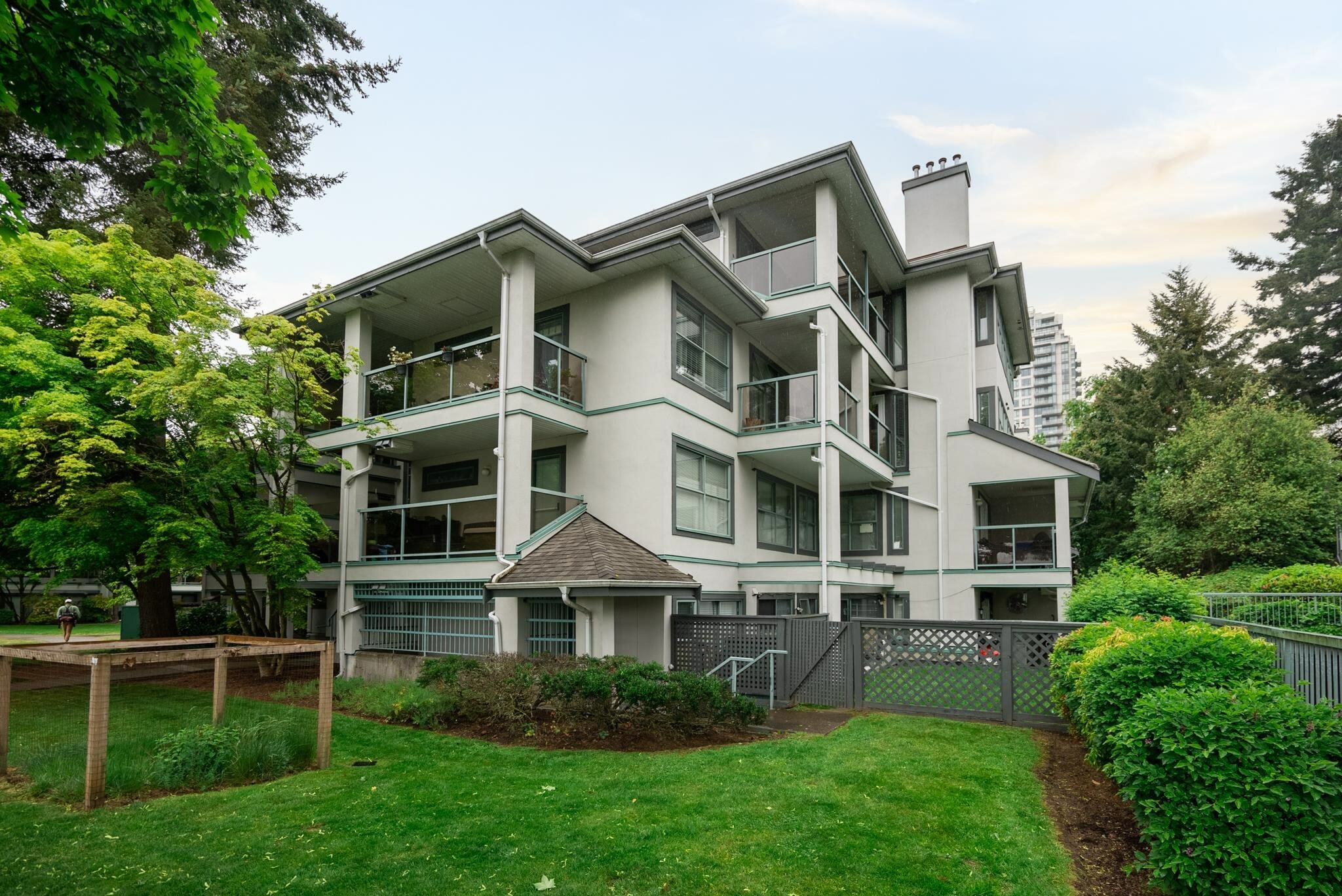 Property Photo: 7025 Stride Avenue Ph6b BC V3N 4Y1