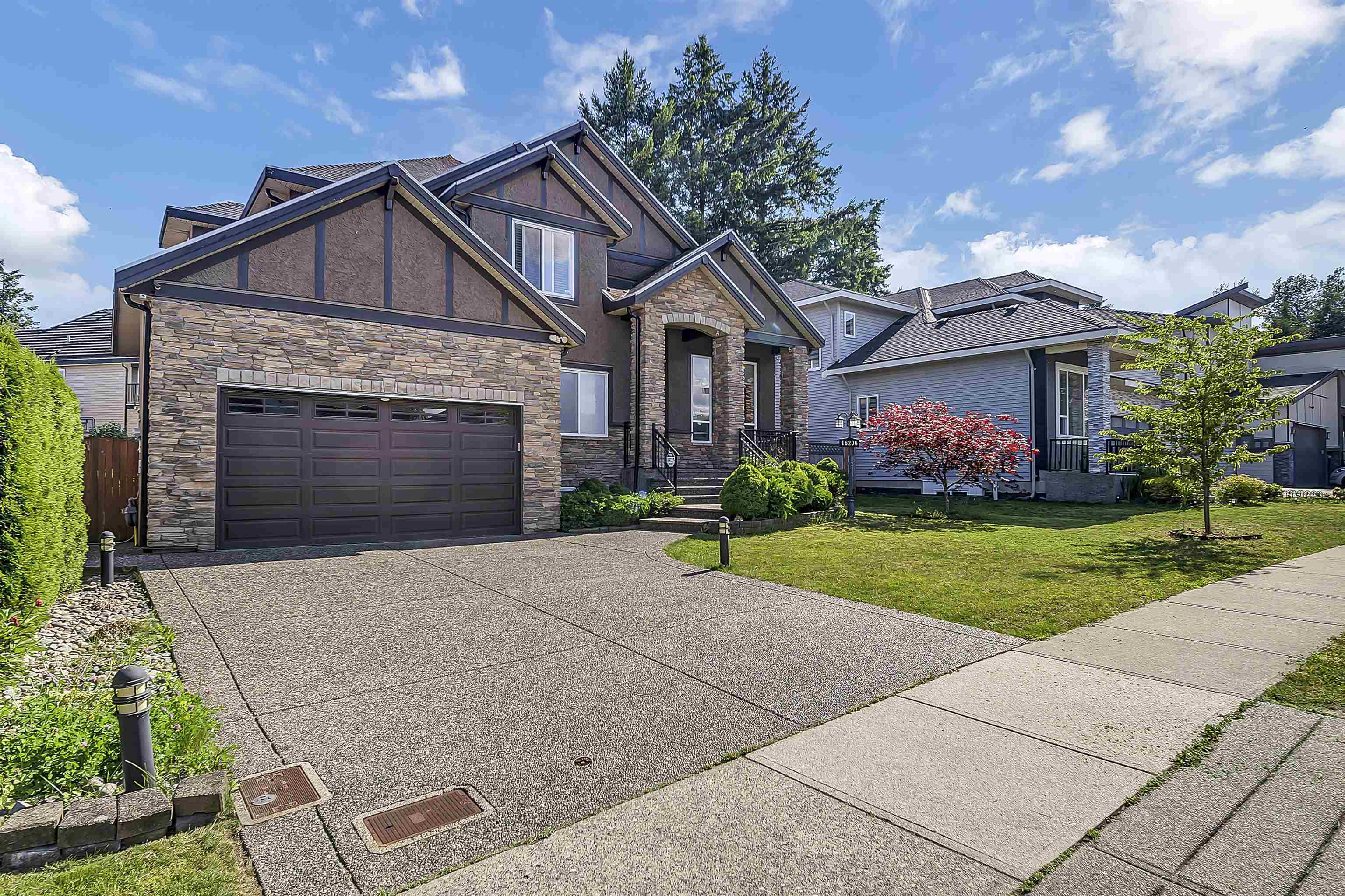 Photo de la propriété: 16206 96B Avenue BC V4N 5X2