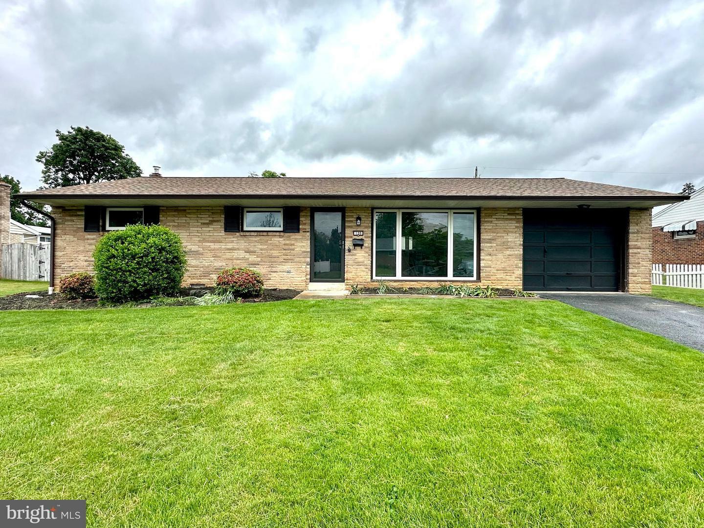 120 Winston Drive  Mechanicsburg PA 17055 photo