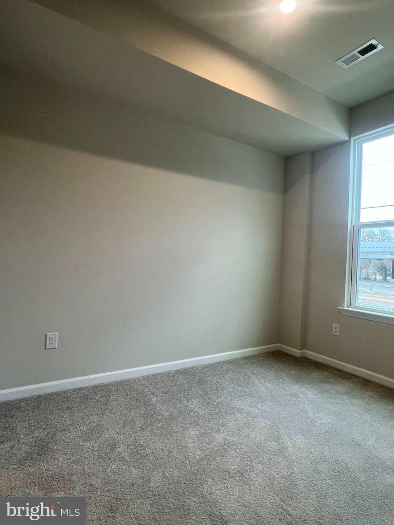 Property Photo:  39 Sidney Ln  NJ 08084 