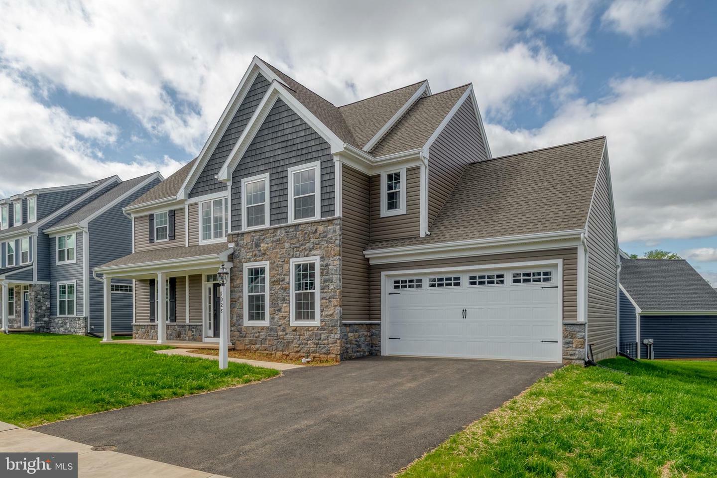 Property Photo: 1028 Strafford Place PA 17601