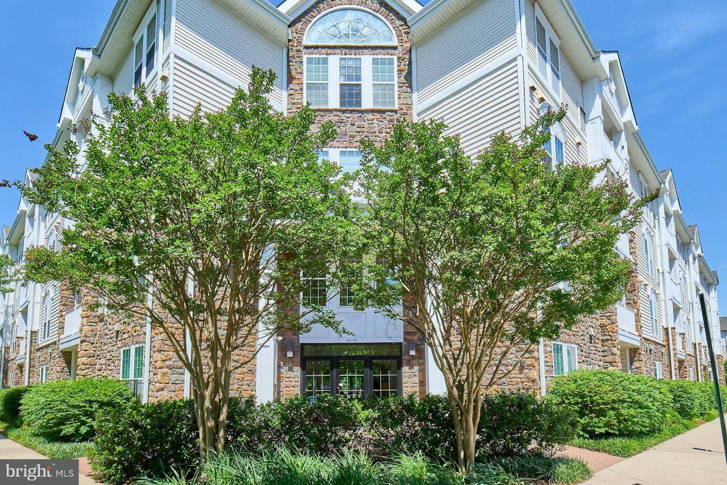 Property Photo: 24701 Byrne Meadow Square 402 VA 20105