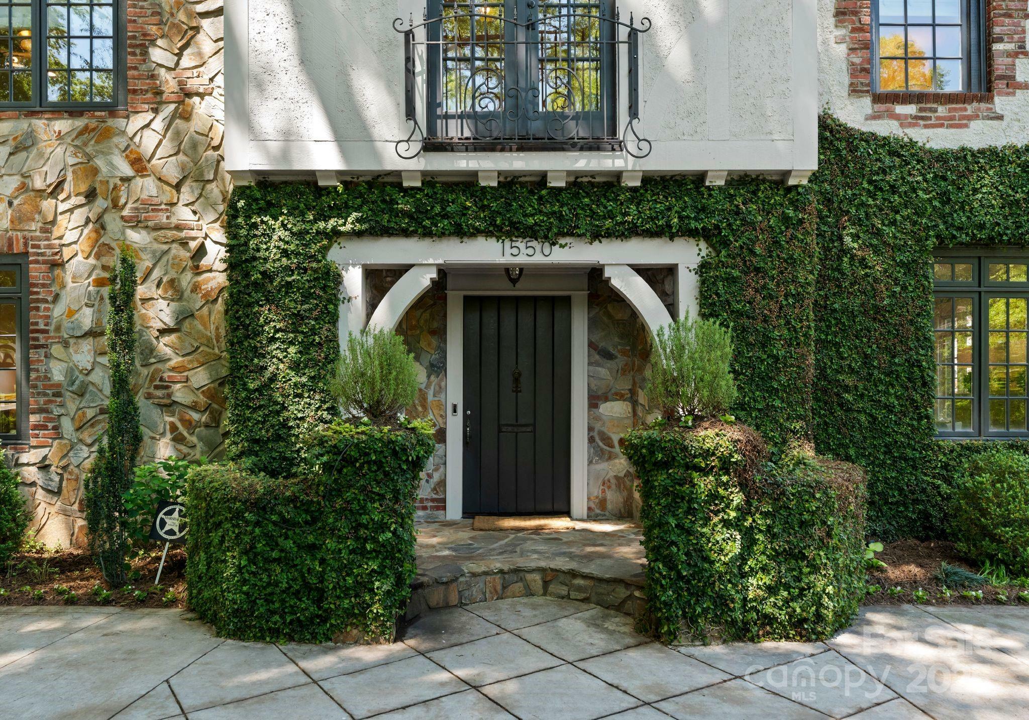 Property Photo: 1550 Queens Road W NC 28207