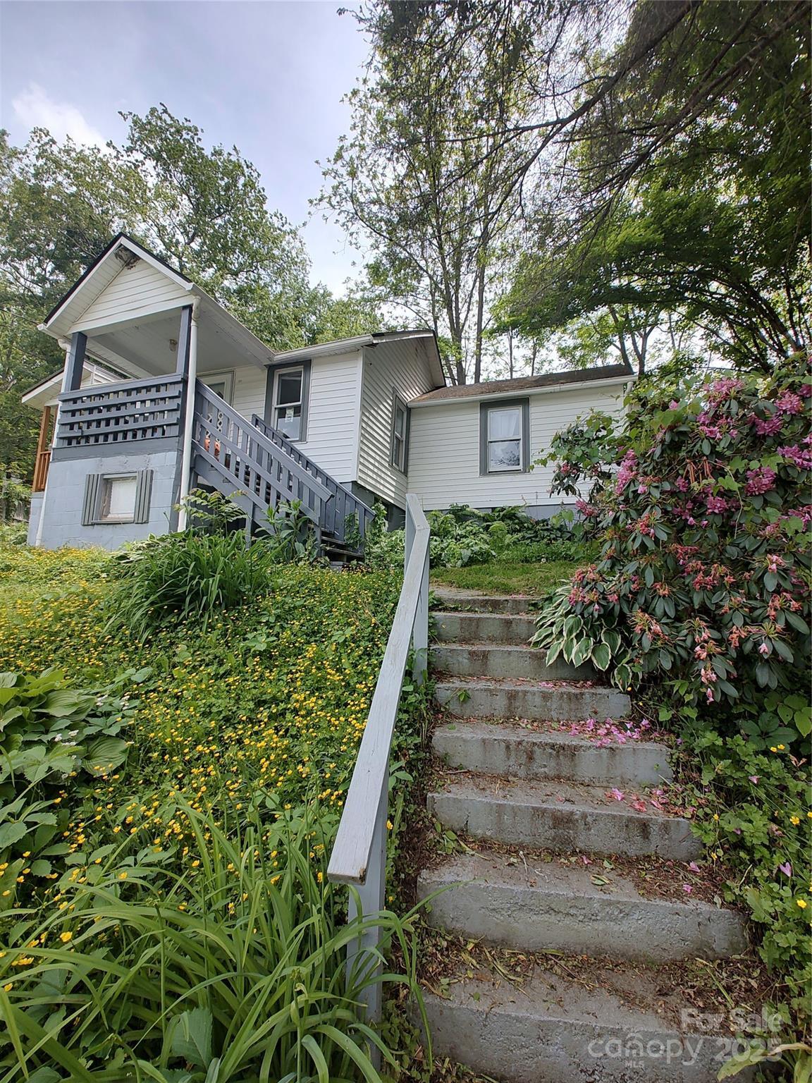151 S Hill Street  Waynesville NC 28786 photo