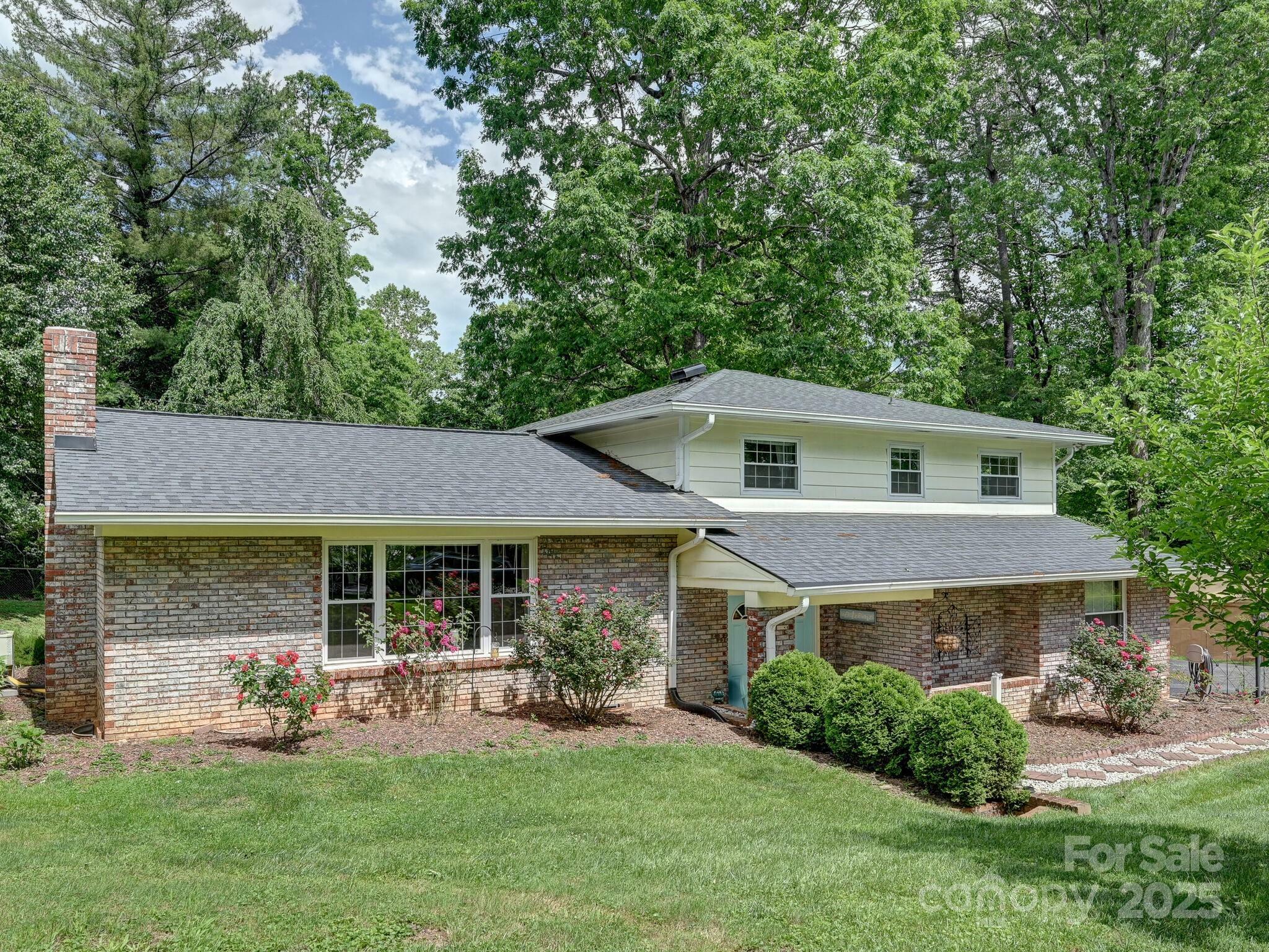 Property Photo: 1136 Carousel Lane NC 28792