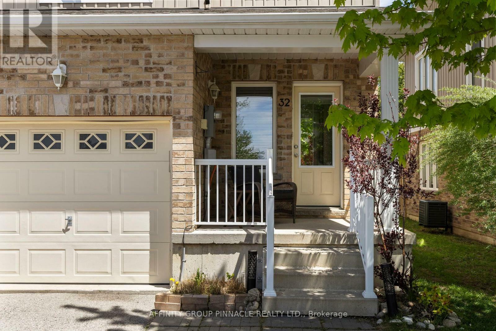 Property Photo: 75 Prince William Way 32 ON L4M 7P5