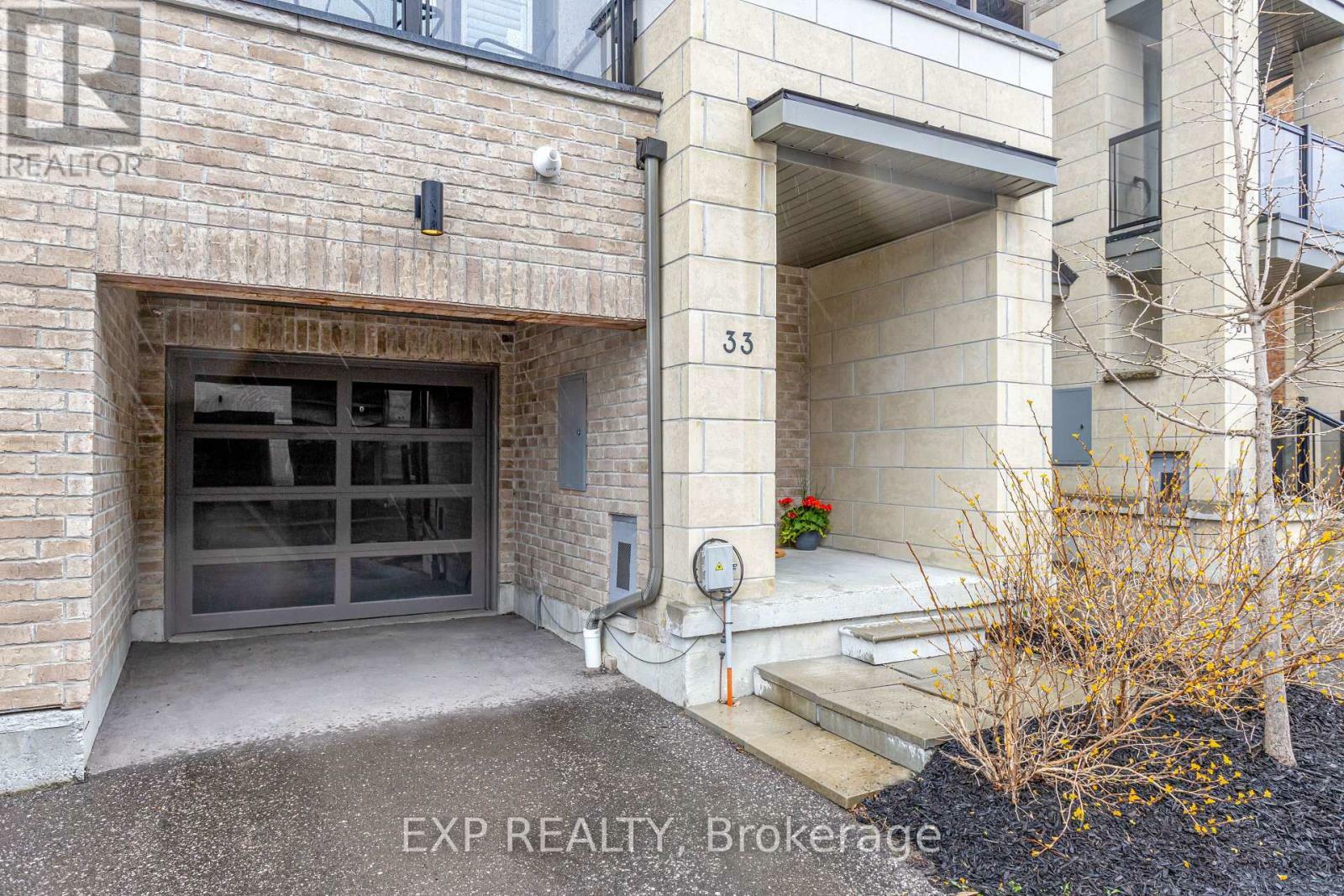 Property Photo: 33 Pallock Hill Way ON L1R 0N5