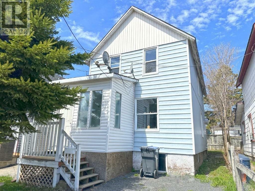 Property Photo: 32 Bendell Street ON P7A 4S7