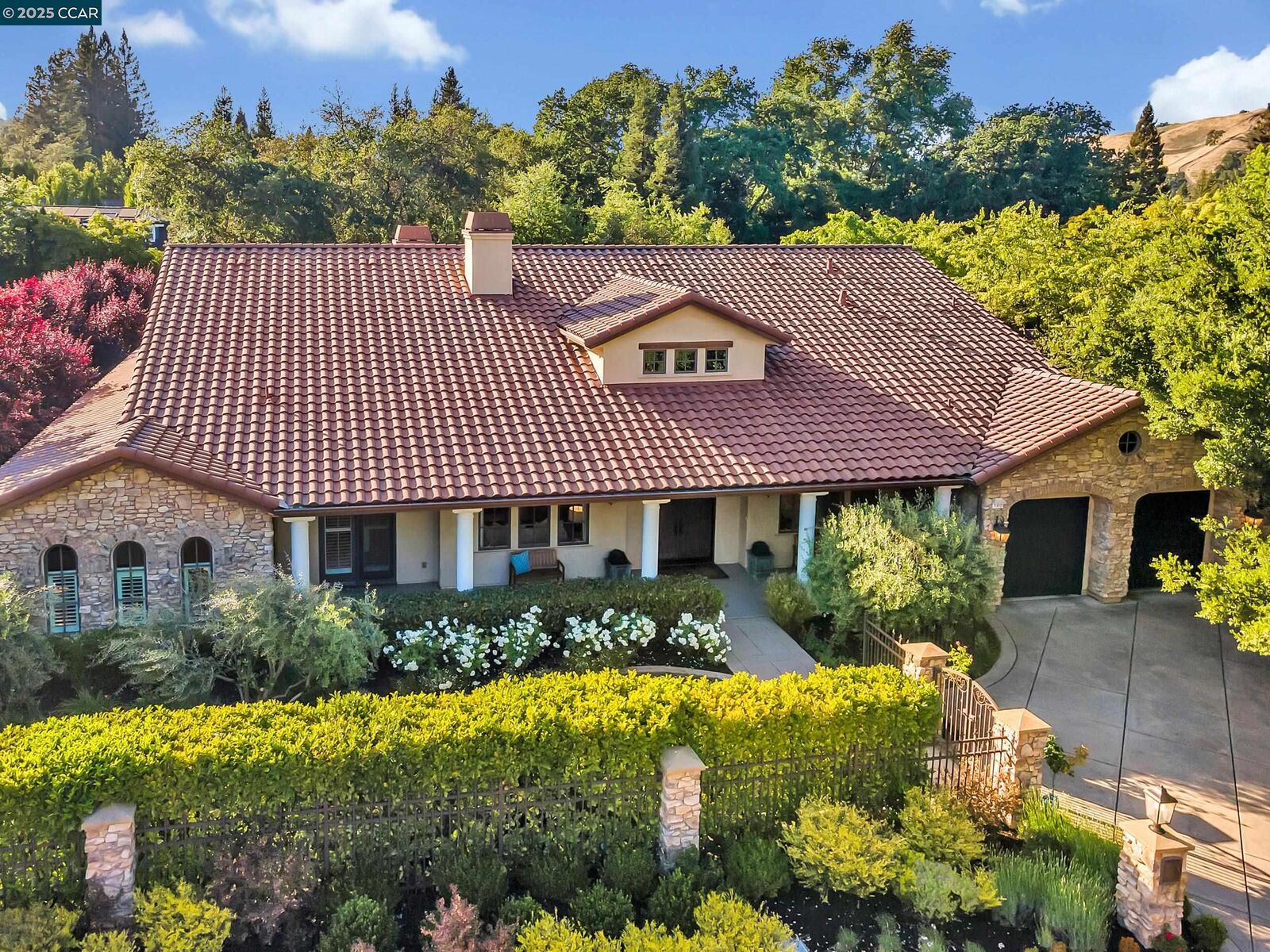 Property Photo:  160 Camille Ave  CA 94507 