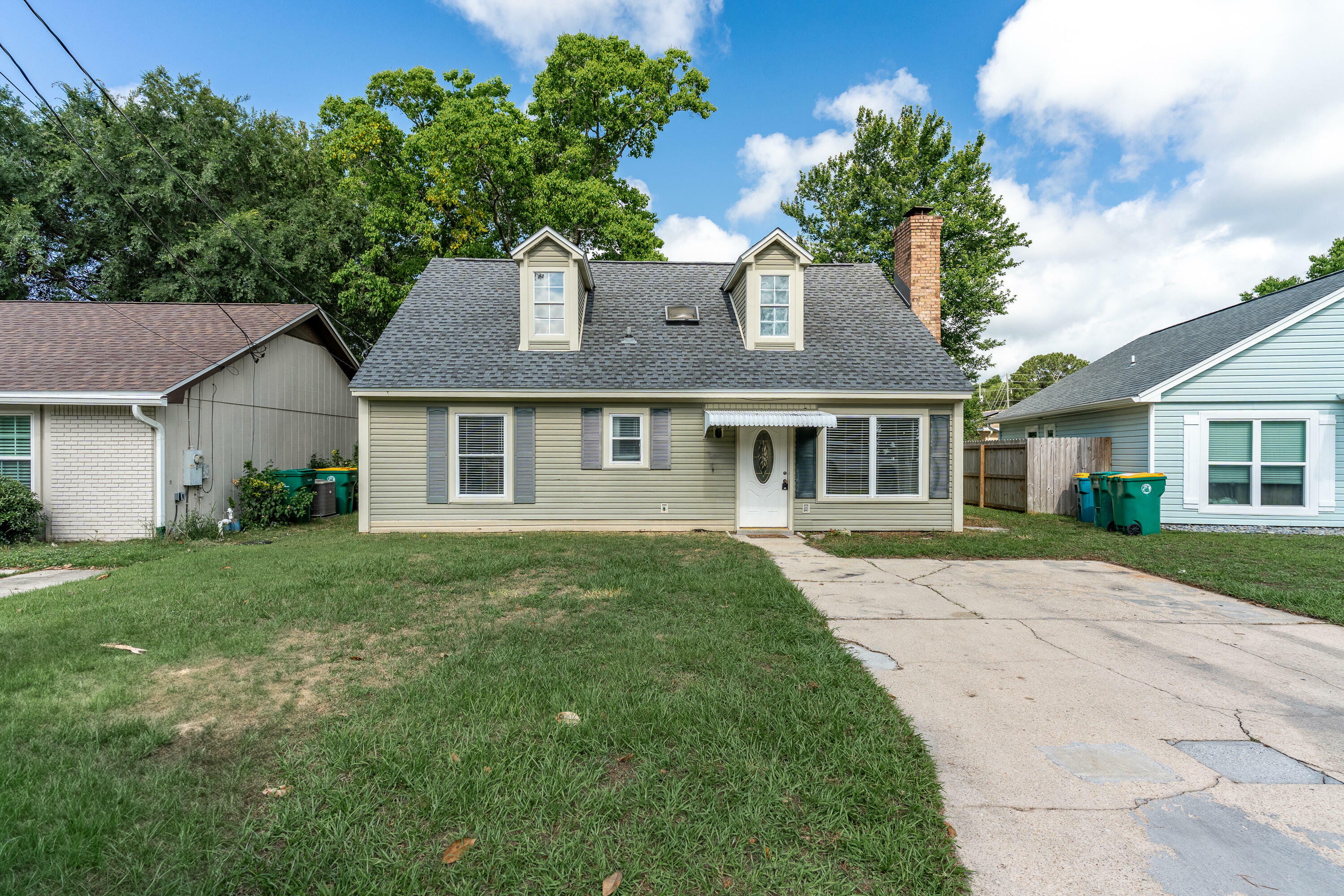 Property Photo: 636 Lloyd Street FL 32547