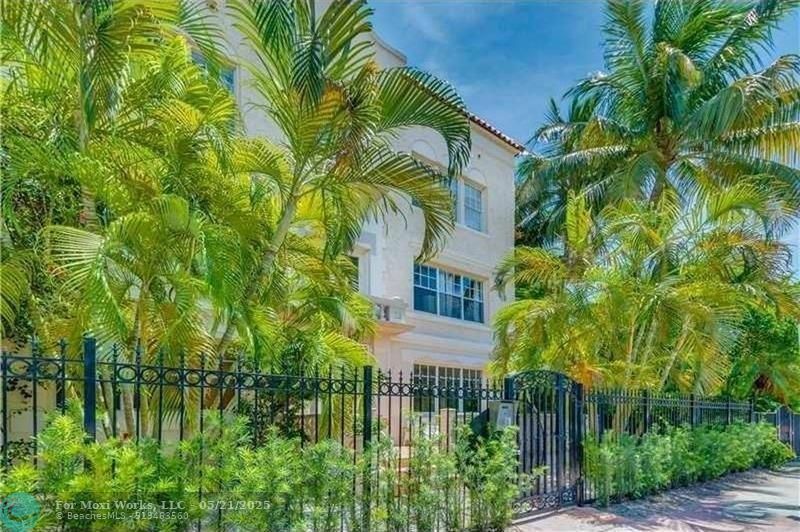 1611 Michigan Ave 2  Miami Beach FL 33139 photo