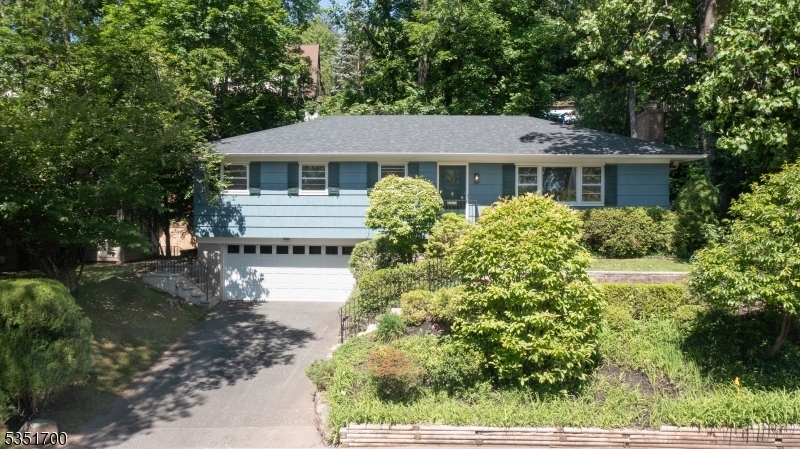 Property Photo: 27 Belgrade Ter NJ 07052
