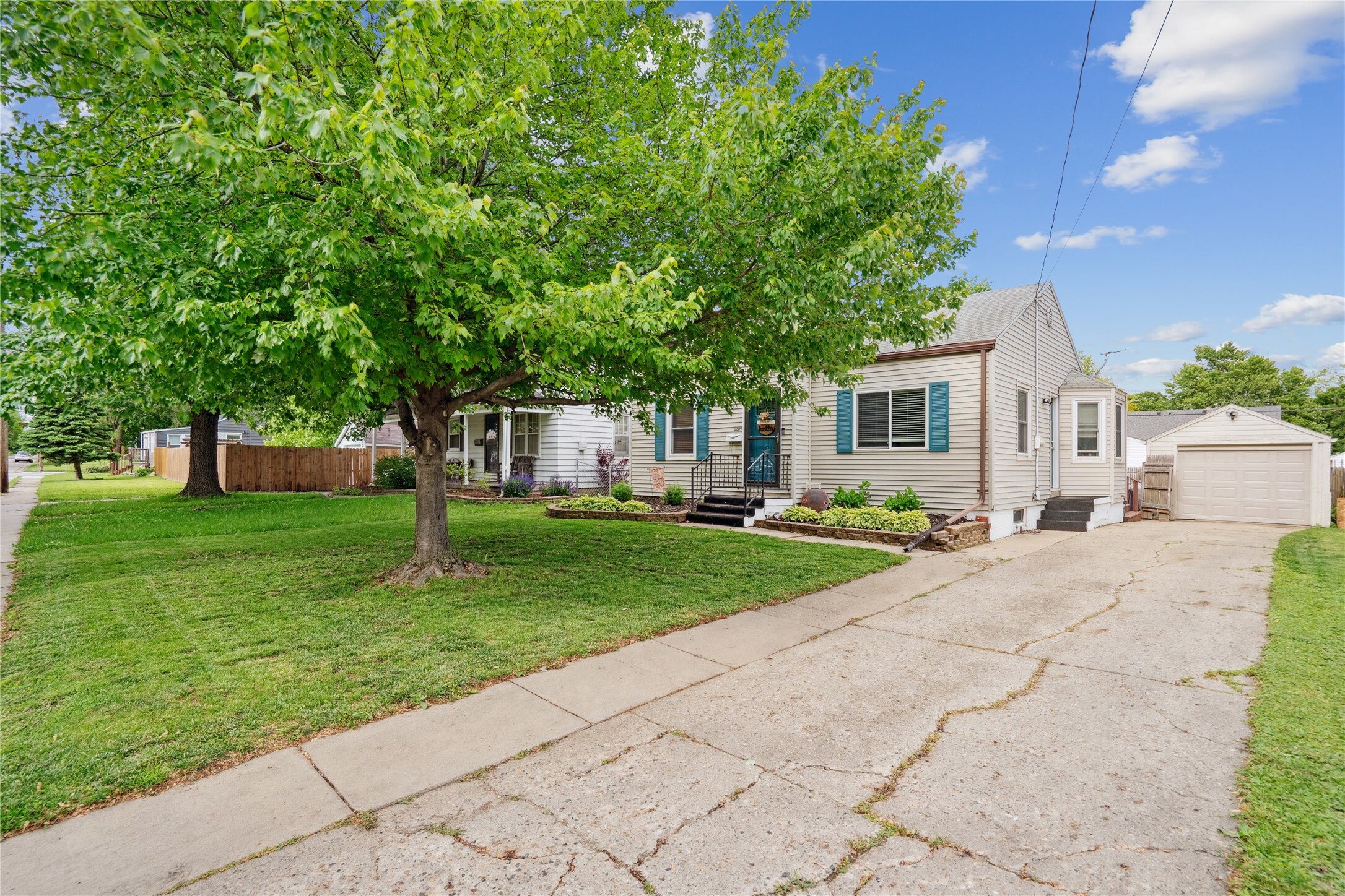 Property Photo: 2609 48th Street IA 50310