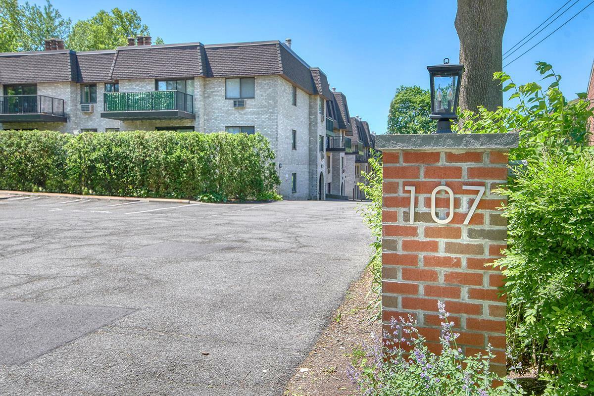 Property Photo: 107 N Broadway 201 NY 10603