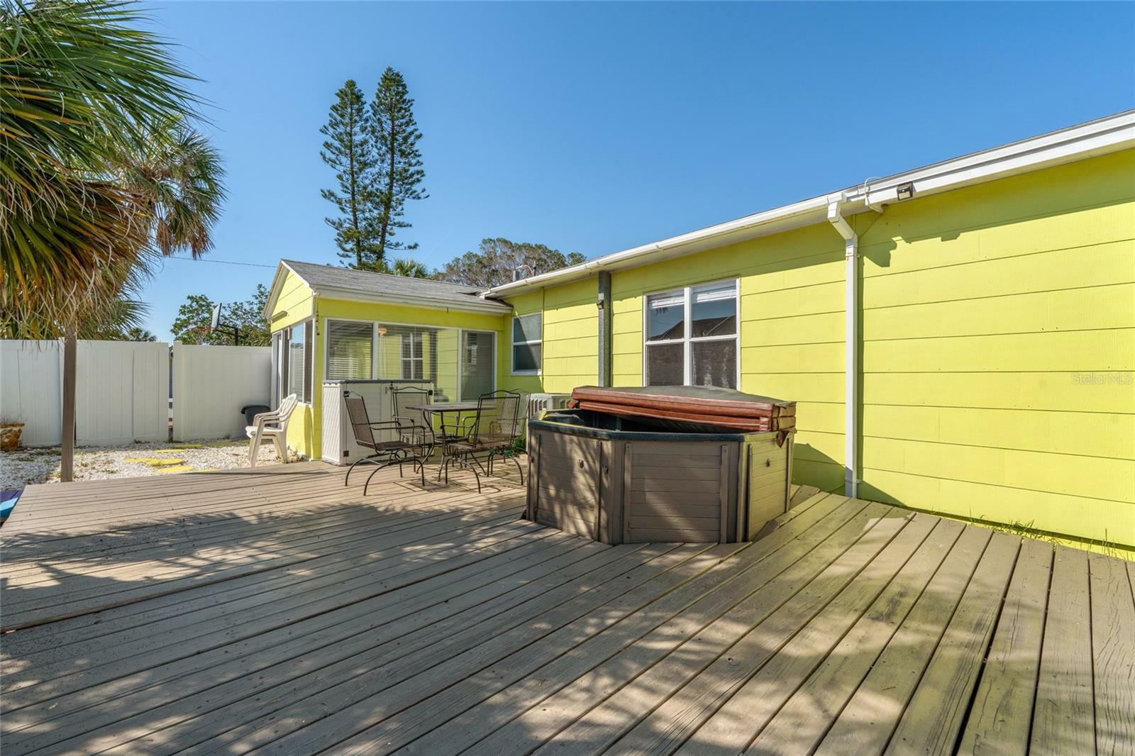 Property Photo: 600 79th Avenue FL 33706