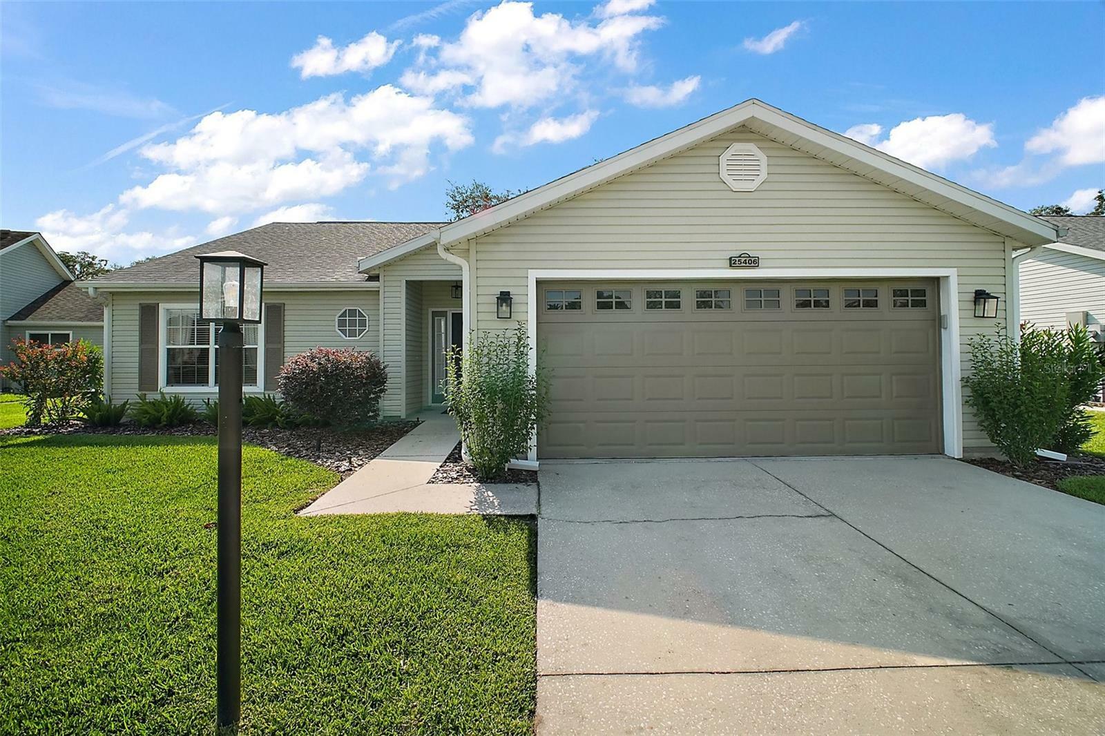 Property Photo: 25406 Crestwater Drive FL 34748