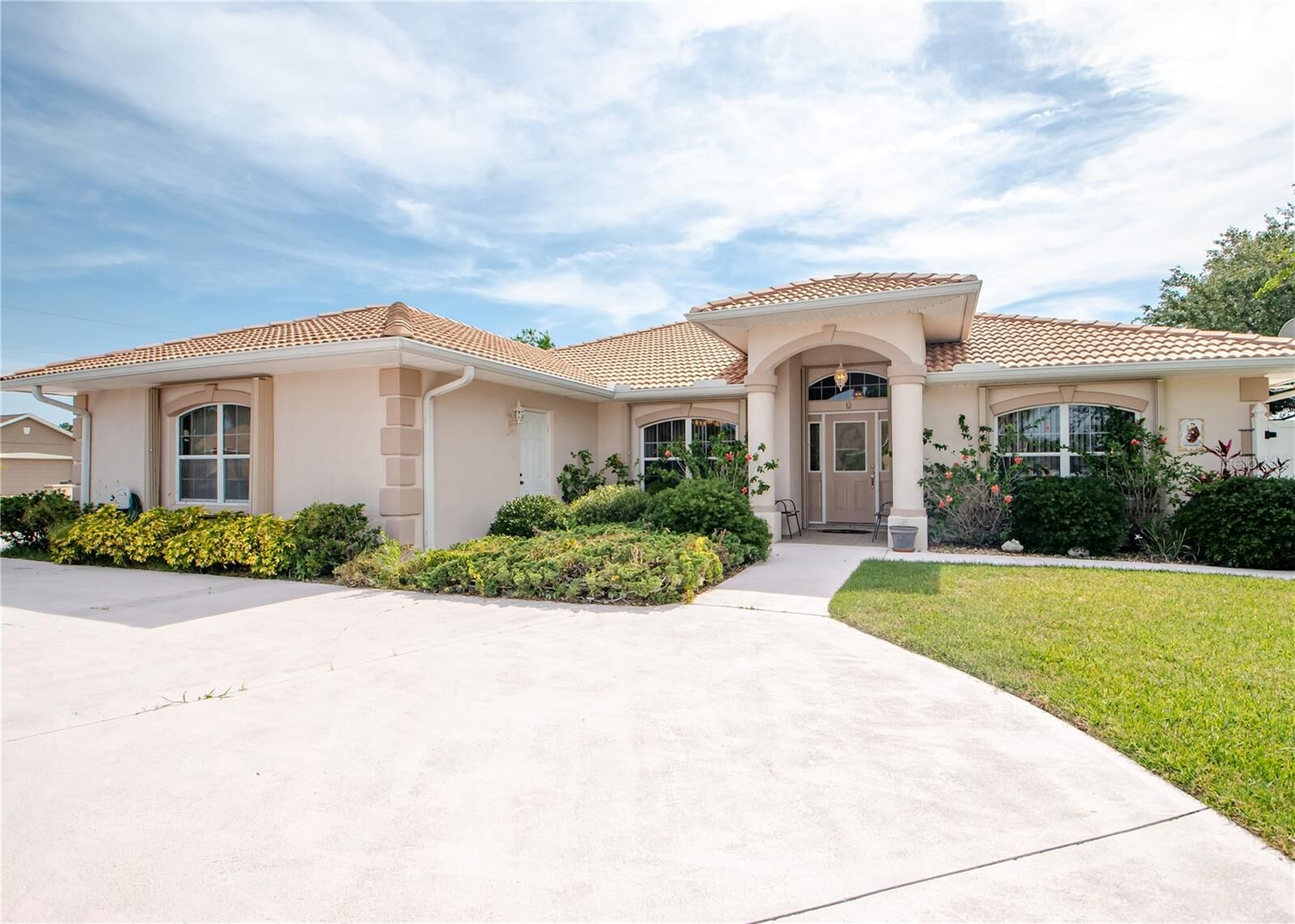 Property Photo: 1 Butternut Drive FL 32137