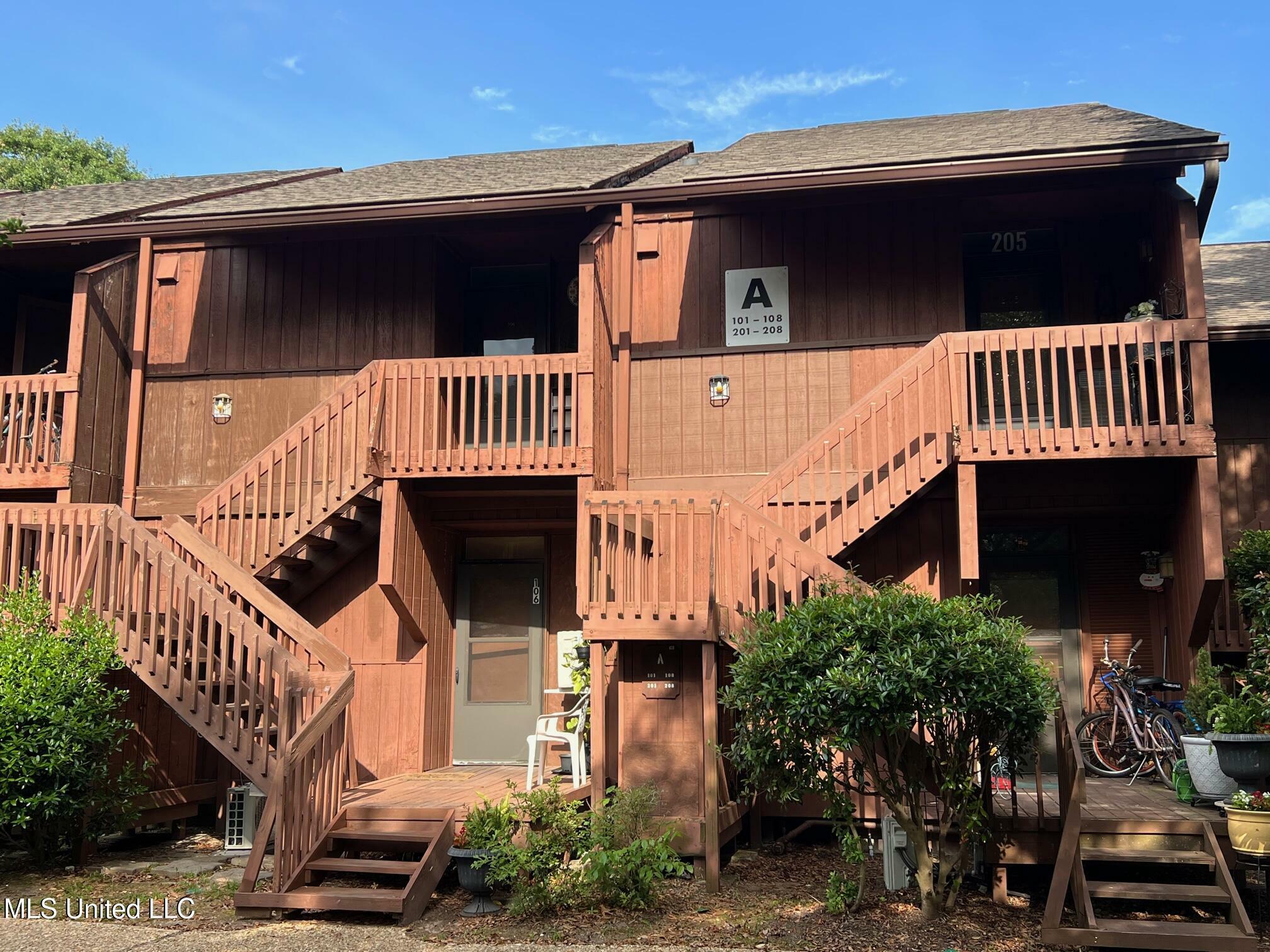 Property Photo: 206 Lakeside Villa MS 39525