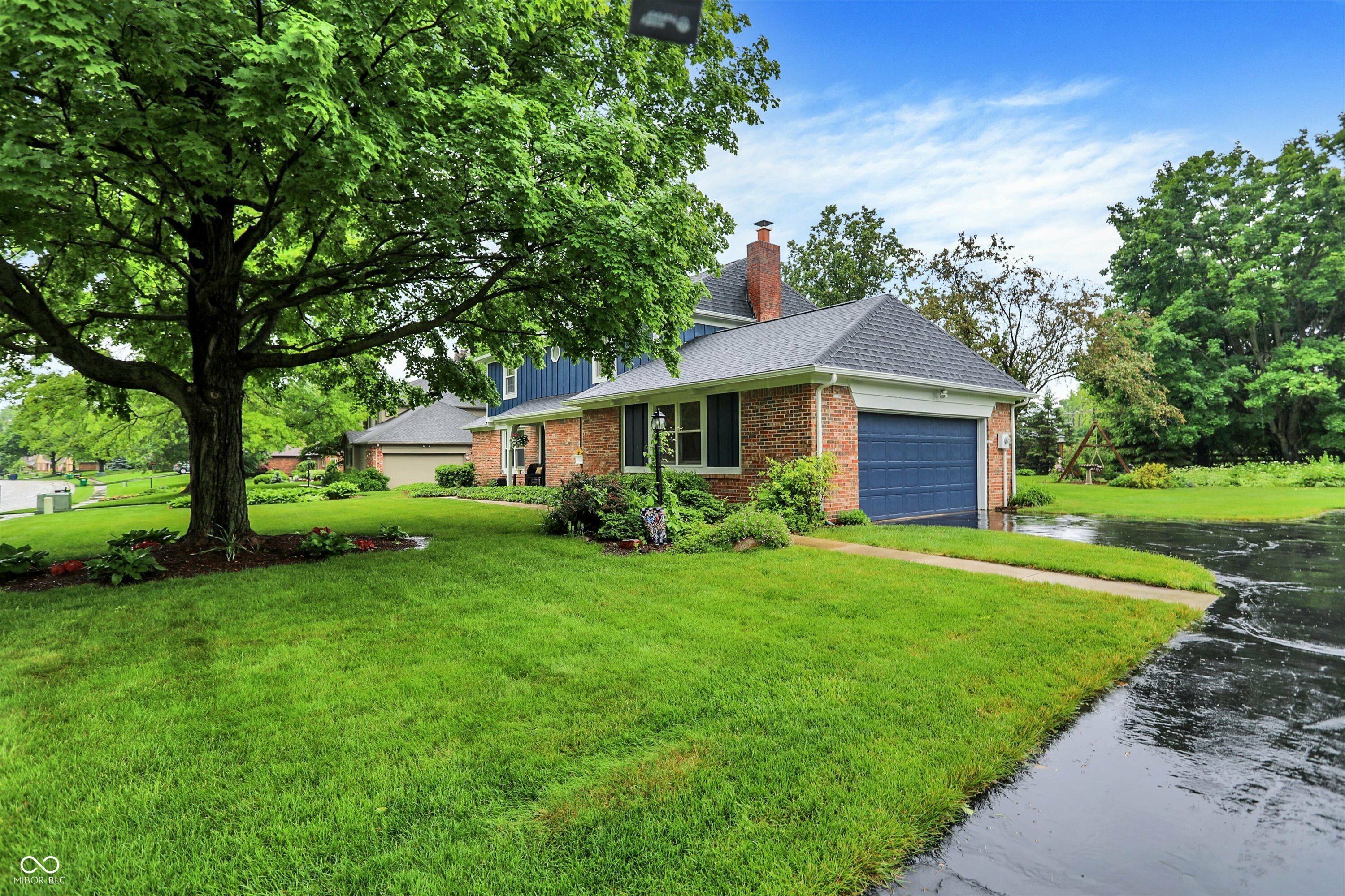 Property Photo: 1095 Williamsburg Lane IN 46077