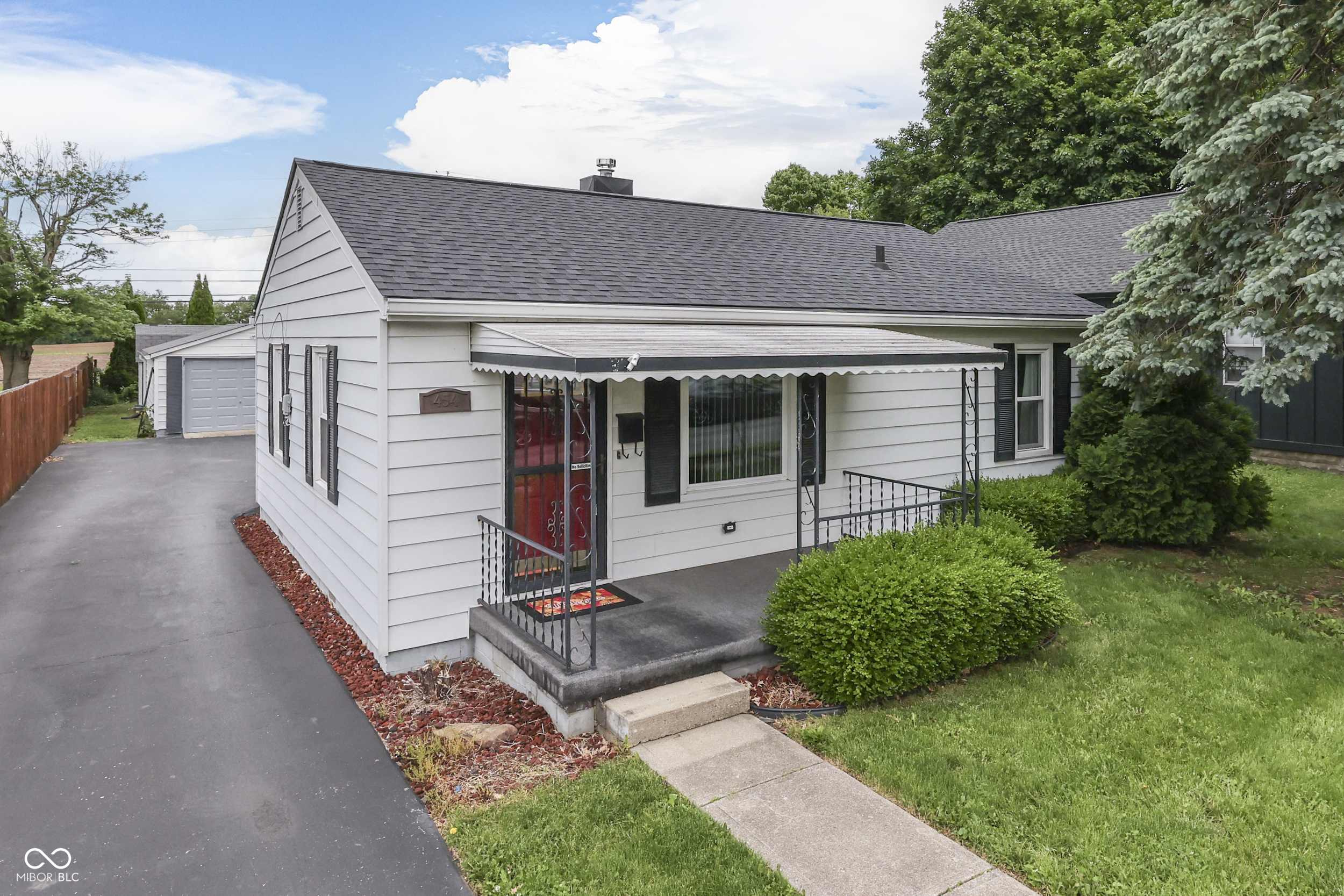 Property Photo: 454 E Broadway Street IN 46143