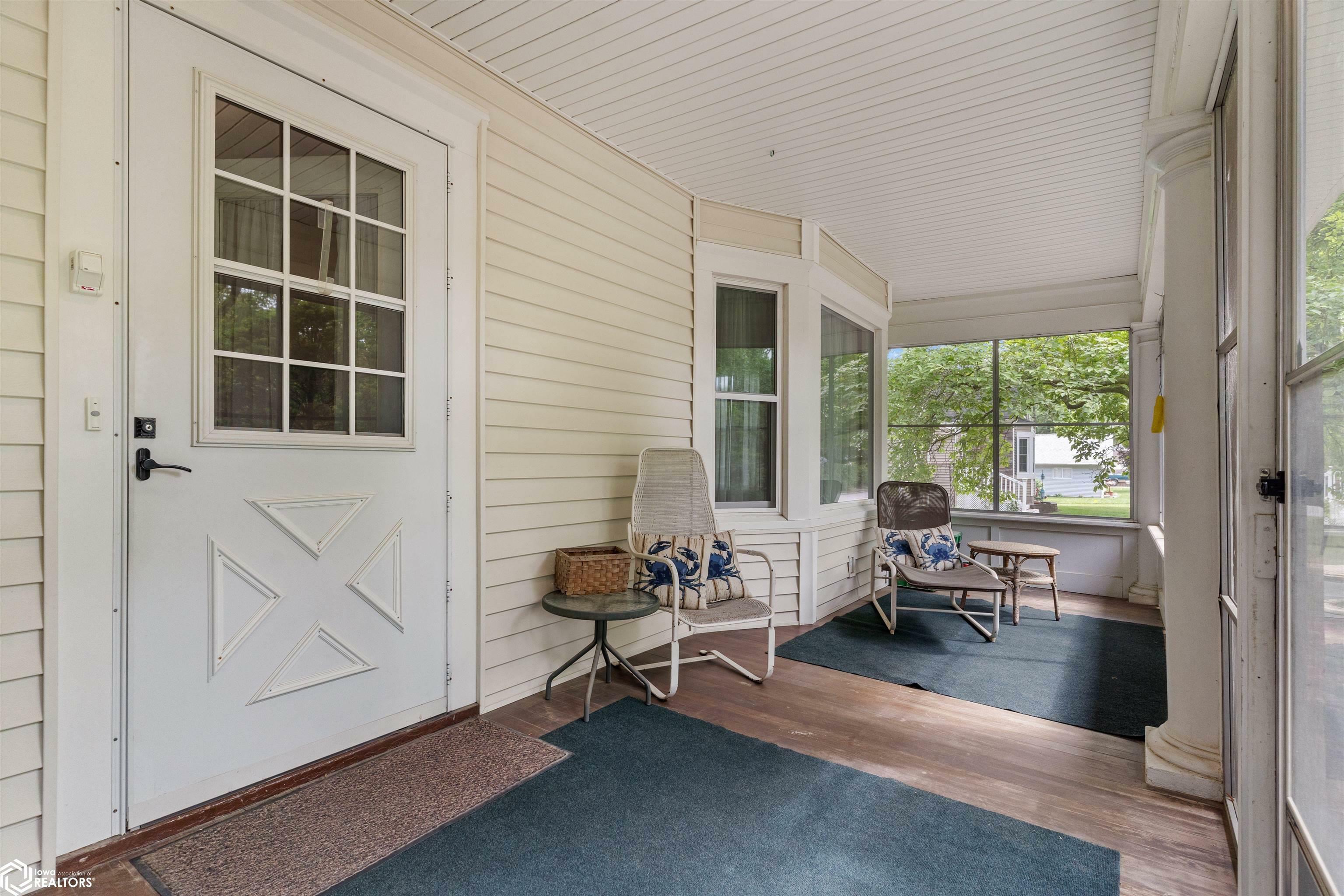 Property Photo: 1908 River Street IA 52601