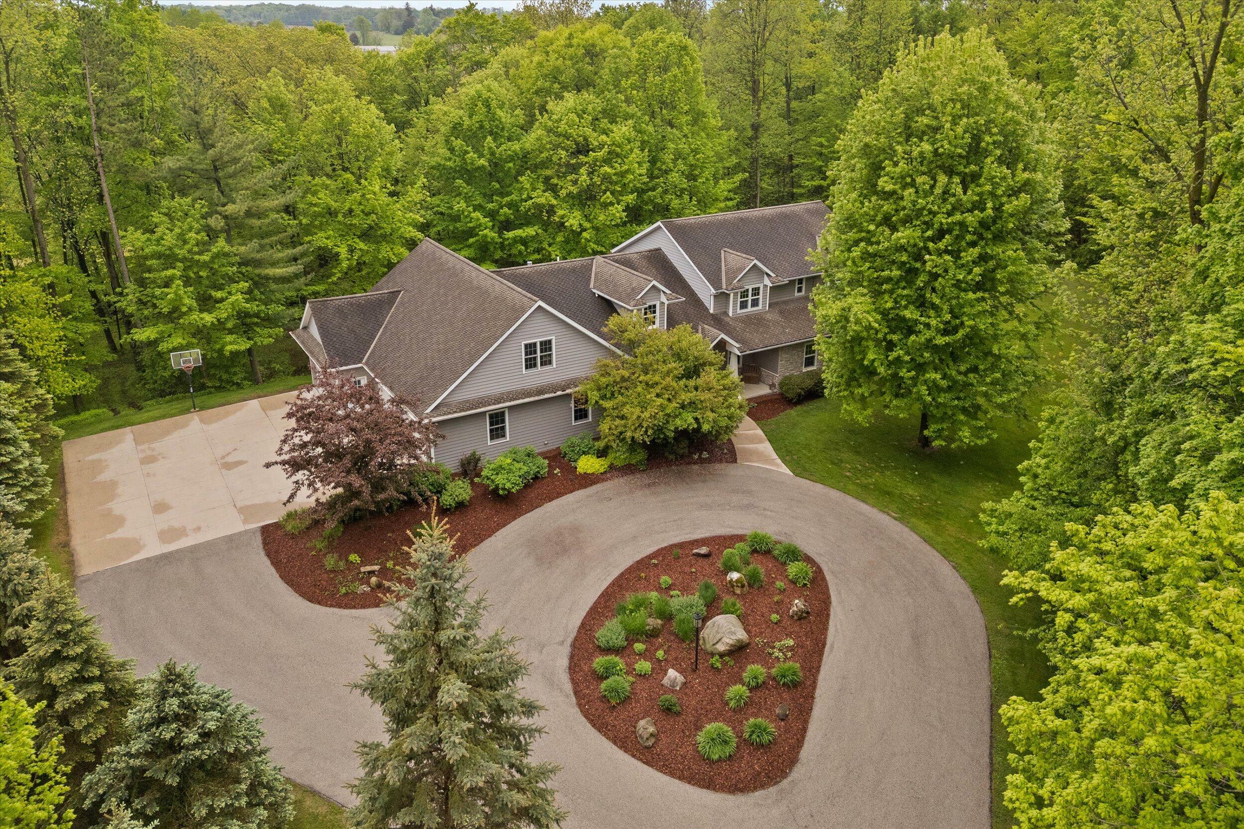 Property Photo: 2490 S River Rd WI 53095