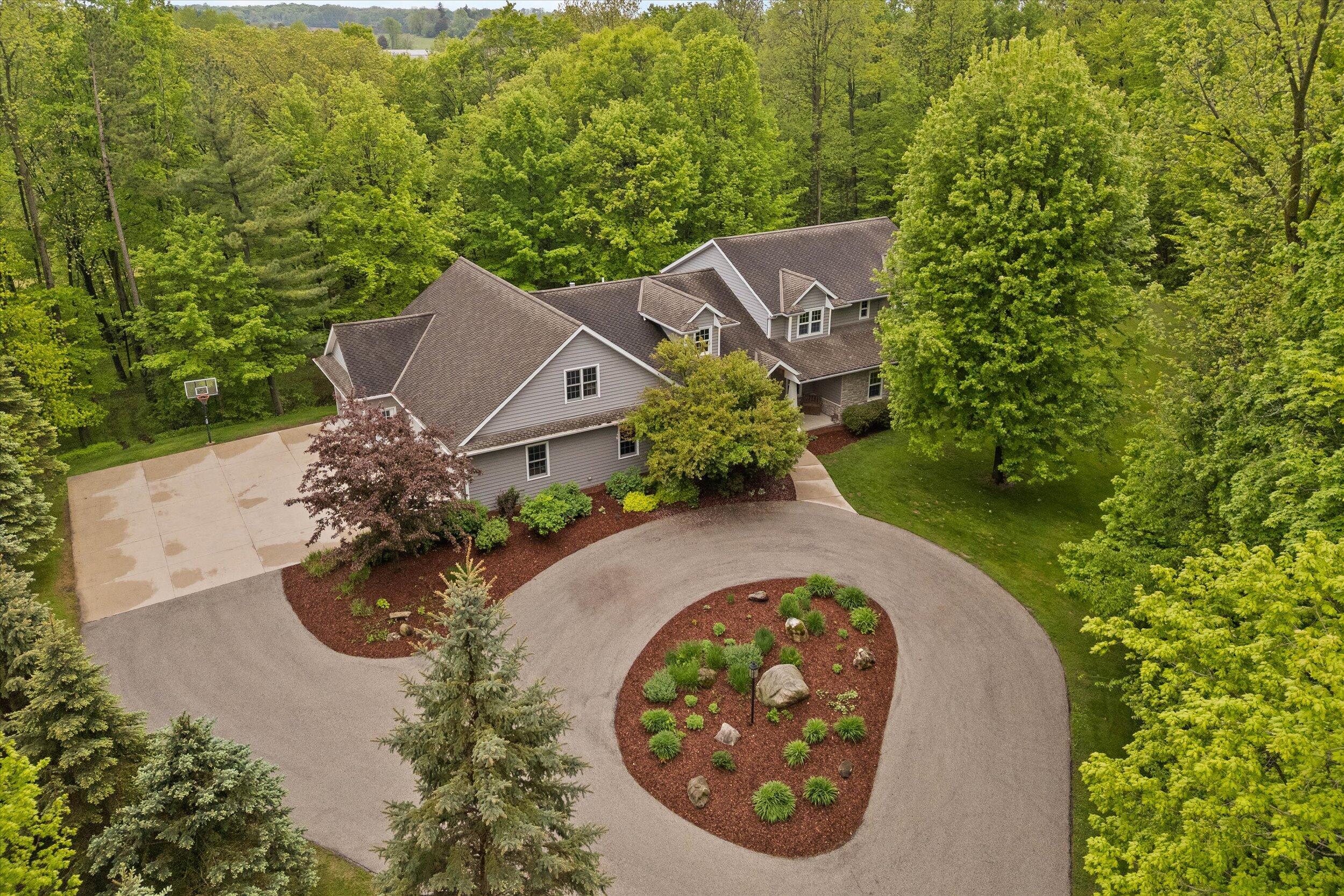 Property Photo:  2490 S River Rd  WI 53095 