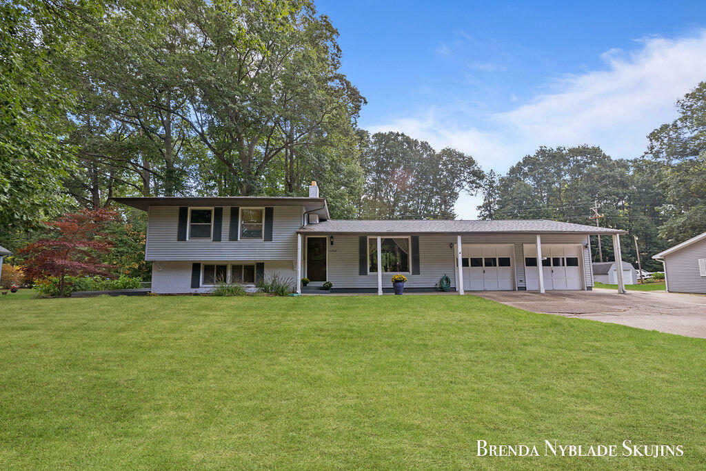 Property Photo: 11506 Lakeshore Avenue MI 49417