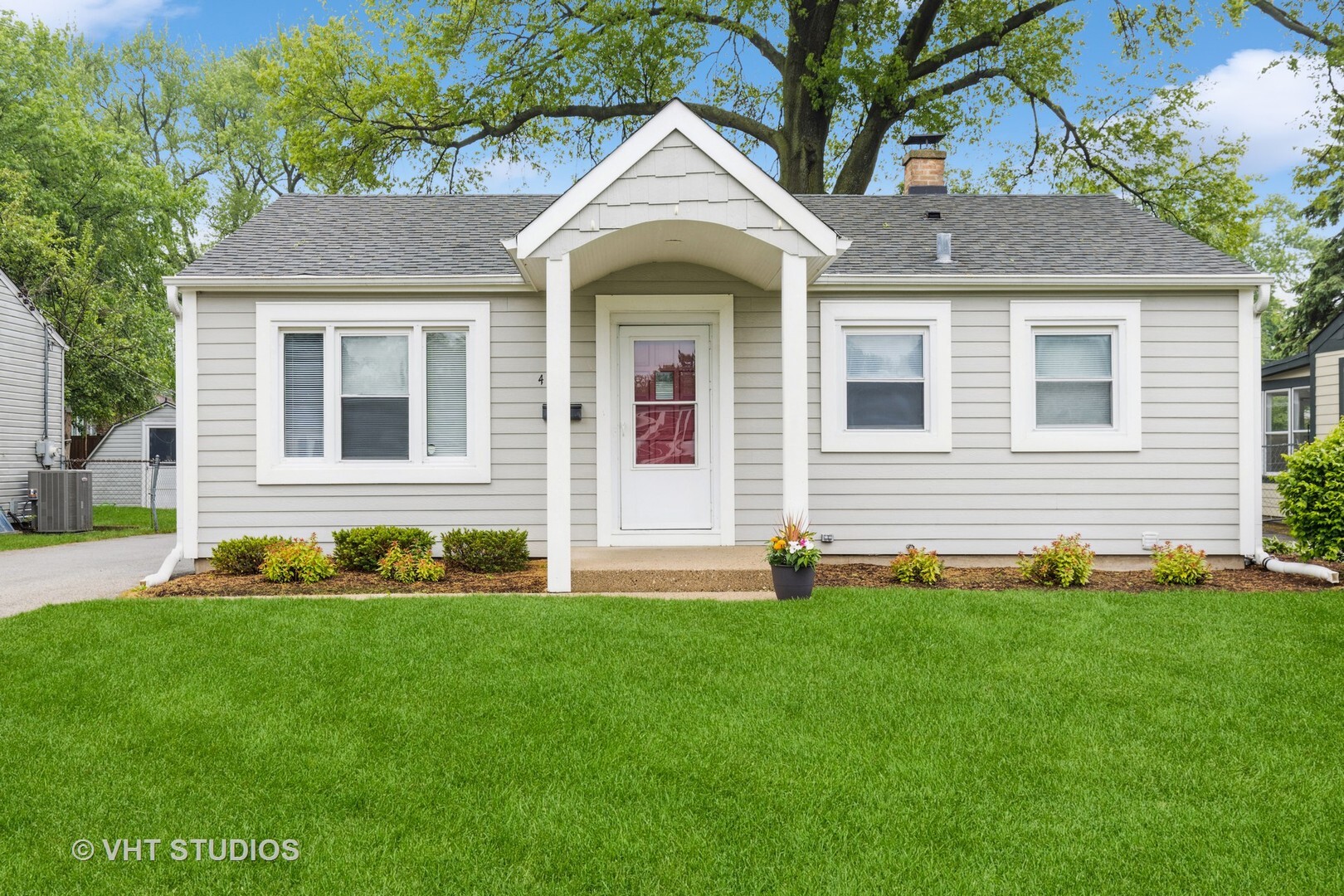 Property Photo:  484 Everett Avenue  IL 60014 