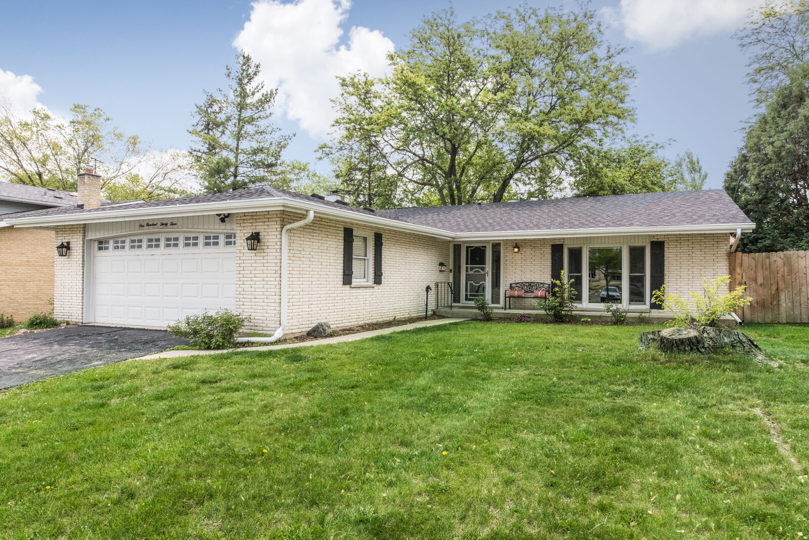 Property Photo:  133 W King George Court  IL 60067 