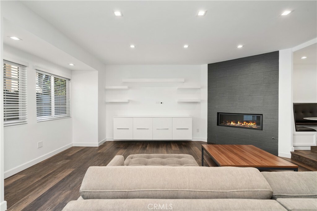 Property Photo: 18653 Burbank Boulevard 2 CA 91356