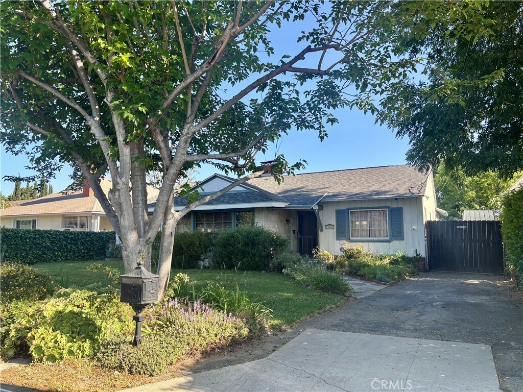 Property Photo: 13617 Bassett Street CA 91405