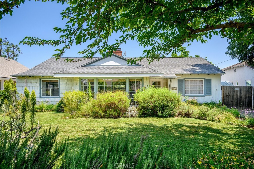 Property Photo: 13617 Bassett Street CA 91405