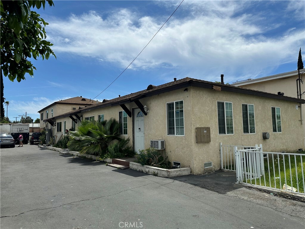 Property Photo: 13810 Sherman Way CA 91405