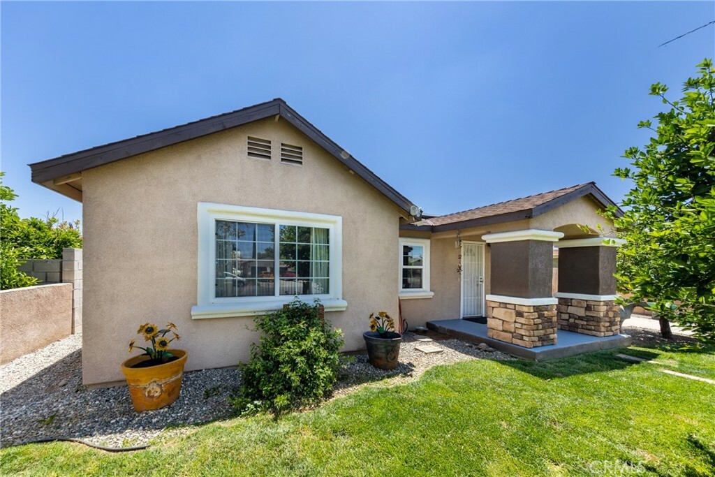 Property Photo: 874 Chestnut Avenue CA 92223
