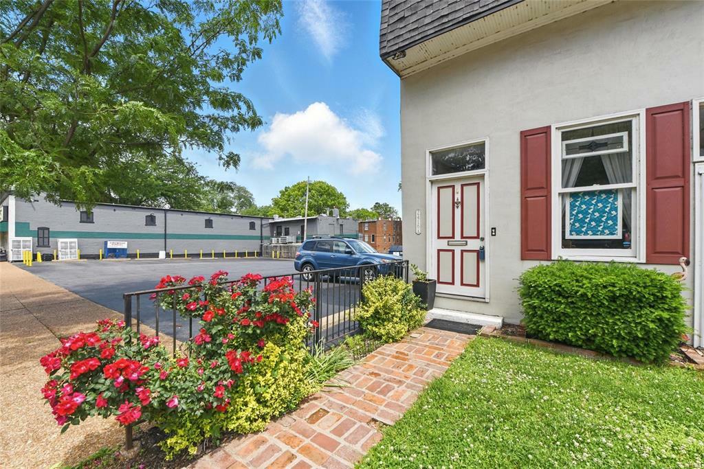 Property Photo: 2416 S 12th A MO 63104