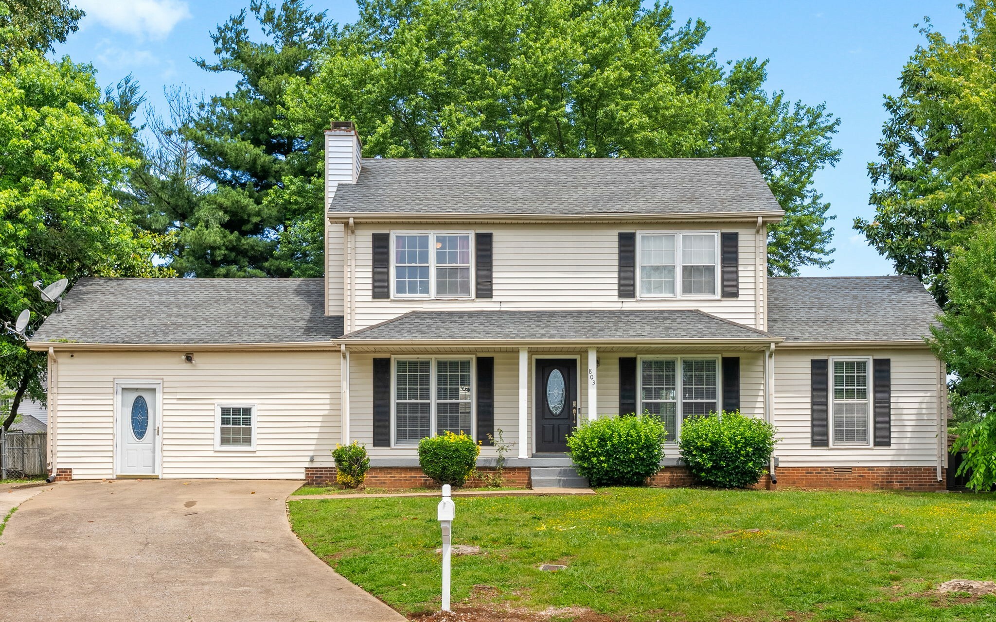 Property Photo: 803 Parkview Ct TN 37042