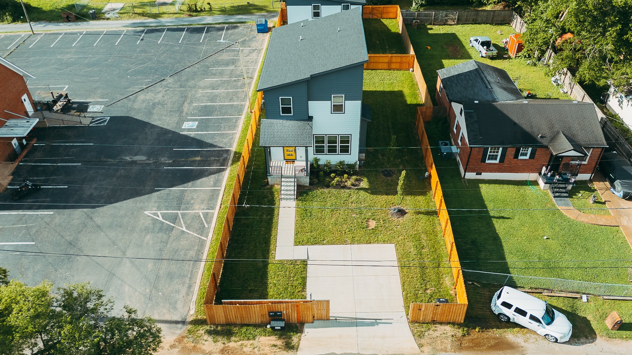 Property Photo: 2520 Delk Avenue TN 37208