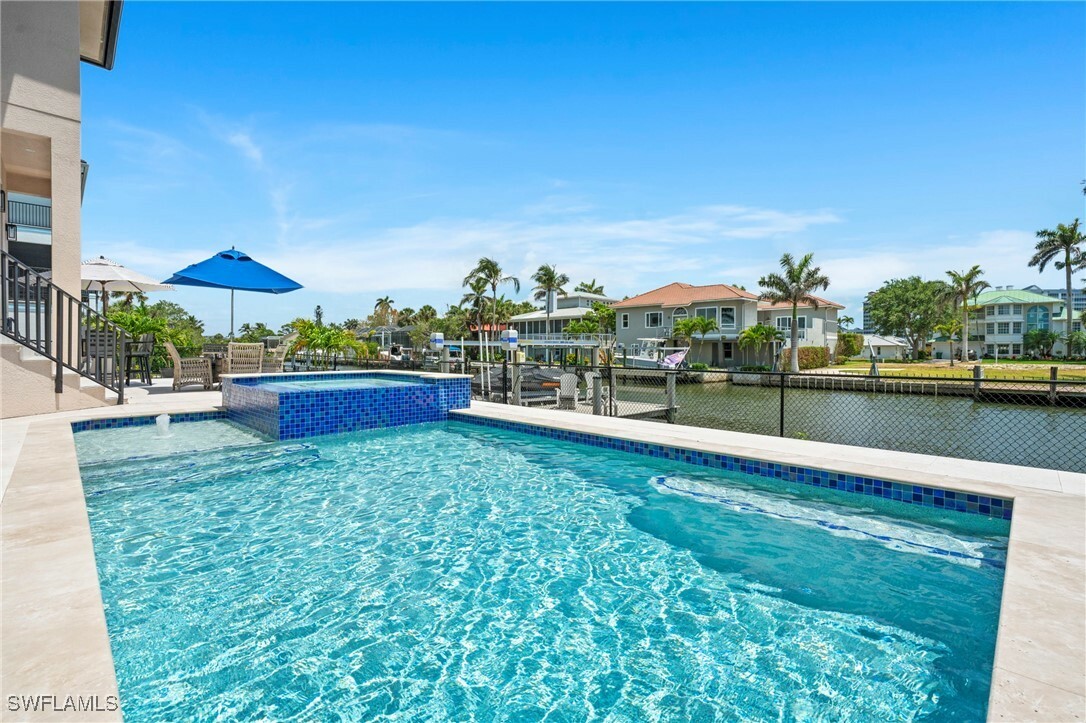 Property Photo: 388 Pine Avenue FL 34108