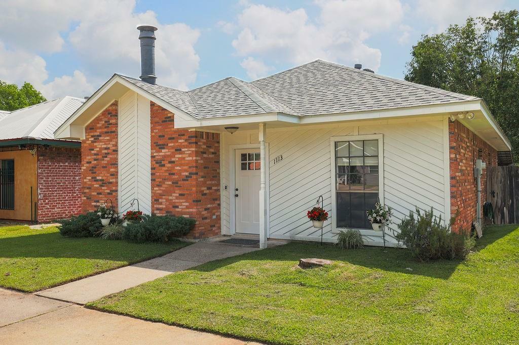 Property Photo: 1113 Rose Meadow Loop LA 70460