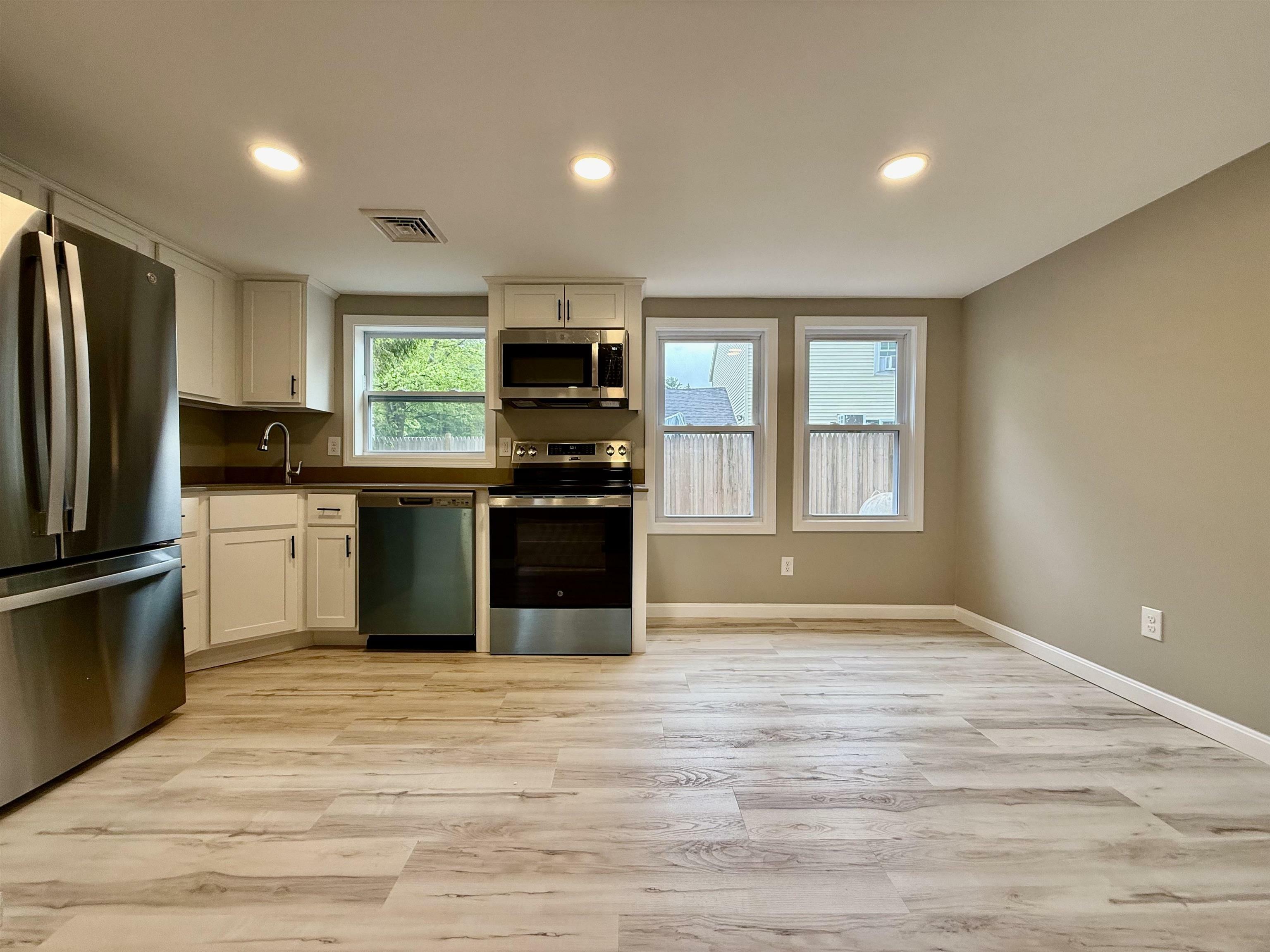 Property Photo: 3 Lyndale Avenue NH 03079