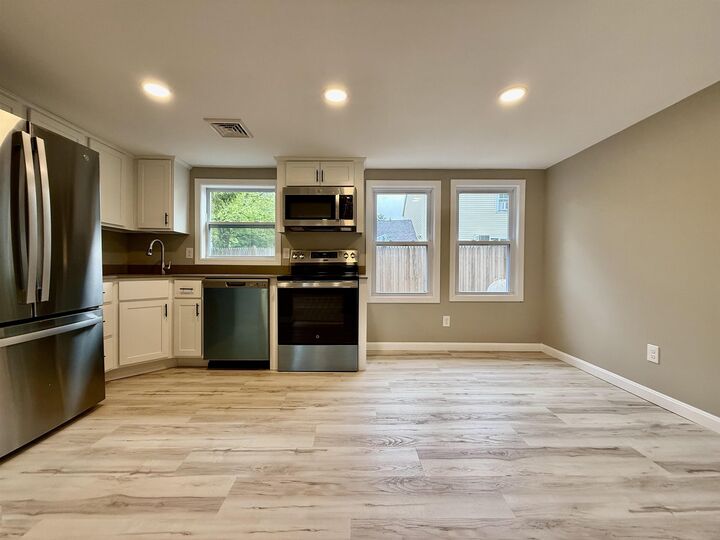 Property Photo:  3 Lyndale Avenue  NH 03079 