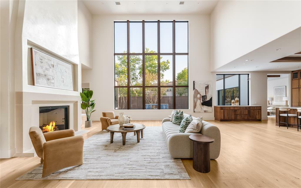 Property Photo: 6814 Glendora Avenue TX 75230
